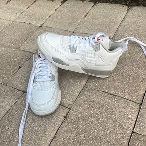 Used but good shape boys Jordan’s size 1Y